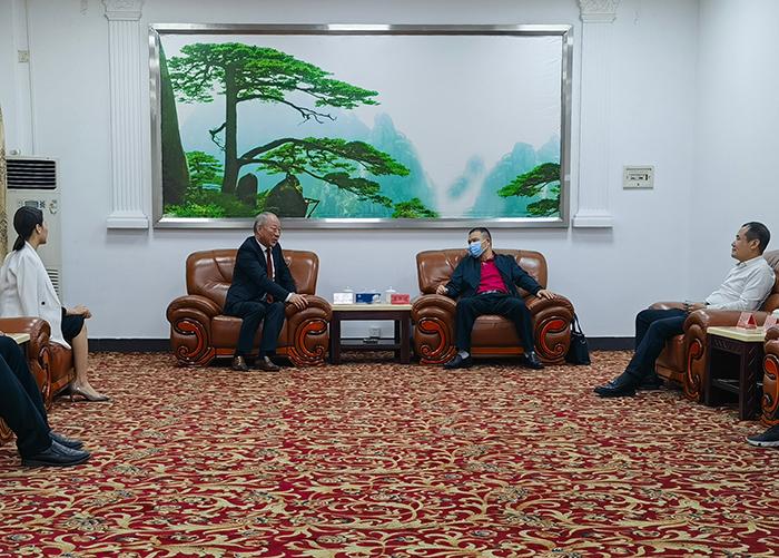 1669978156274057845.jpg 院长2.jpg