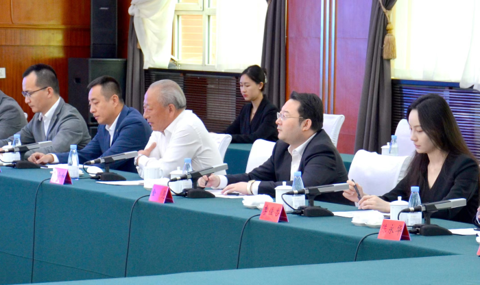 1684128606713062449.png 严介和理事长同新疆阿勒泰地委书记谢少迪会谈2.png