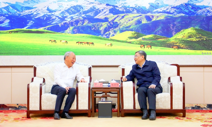 1684476960368091987.jpg 同新疆塔城地委书记魏建国会谈1.jpg