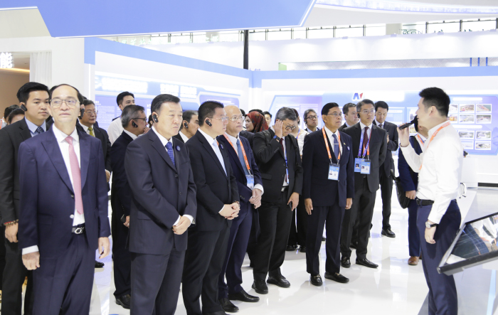 1695021080250084835.jpg 住建部党组书记、部长倪虹携东盟各国建设部长参观“中国—东盟建筑业合作与发展成果展”无码中文
展位1.jpg