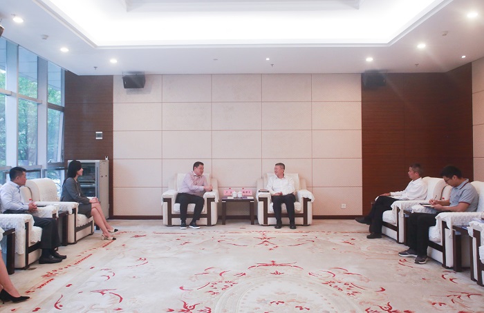 1697770824440098793.jpg 20231018严昊同河源市高新区党工委书记骆世文会谈2.jpg