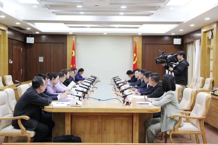 1701829992421041965.jpg 20231204严昊主席同广西防城港市委副书记、市长黄江会谈 3.jpg