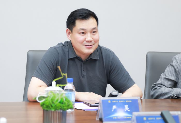 1717146333239059243.jpg 5月30日严昊主席与湖北省江苏商会会长李兴东一行会谈.jpg