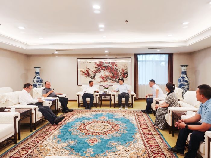 1719999162239070121.jpg 7月1日严昊与新疆博州党委副书记、州长巴音克西会谈1.jpg