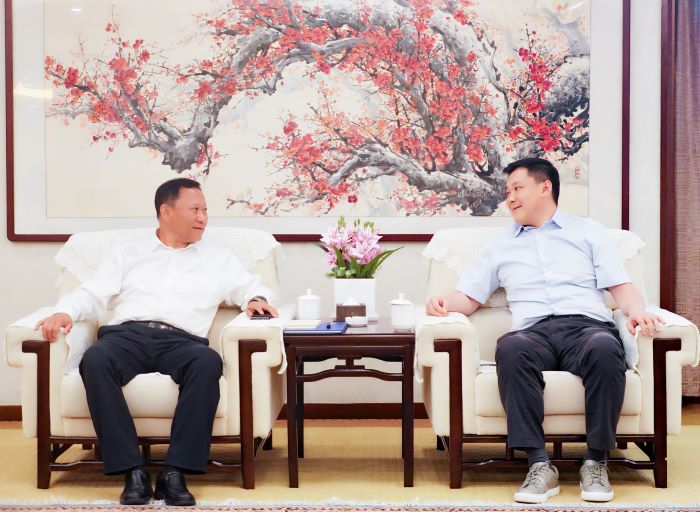 1719999178729031864.jpg 7月1日严昊与新疆博州党委副书记、州长巴音克西会谈.jpg