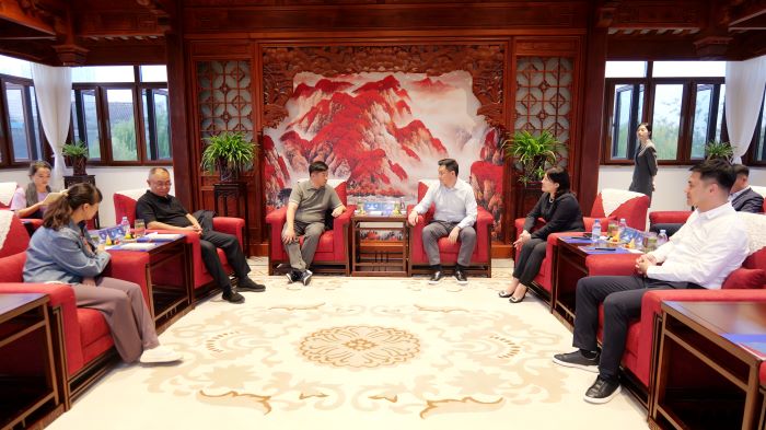 1729214847218000122.jpg 严昊与云南省普洱市思茅区委副书记、区长武咏健会谈2.jpg