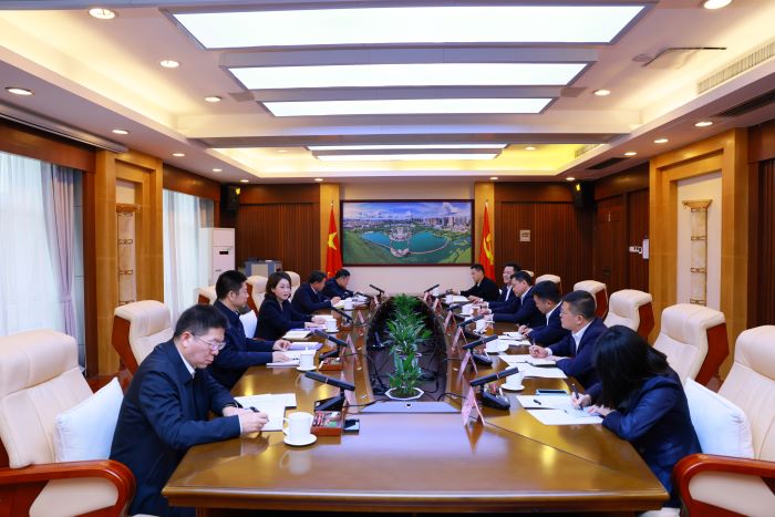 1738897999686076476.jpg 20250205严昊与广西防城港市委书记黄江、市长邱明宏会谈1.jpg