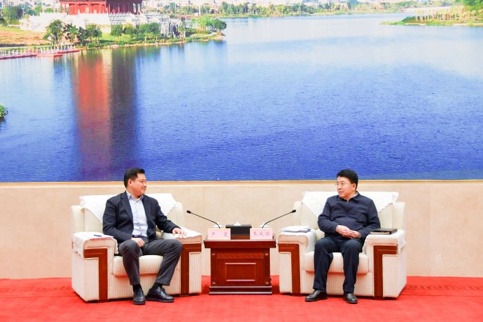 1739173549086096056.jpg 2月7日无码中文
与广西玉林市人民政府签约.jpg