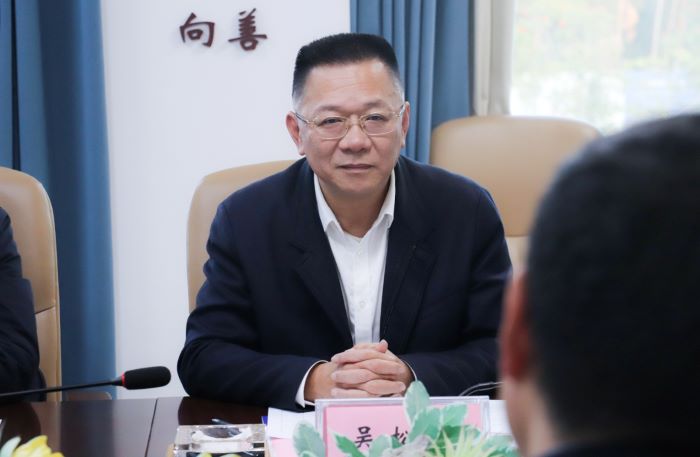 1739332714288072005.jpg 20250210严昊与广东省雷州市委书记吴松江、市长闫嘉伟会谈3.jpg