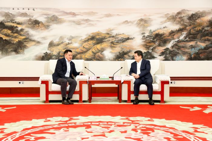 1739790843212036741.jpg 和桂林市委书记会谈1.jpg