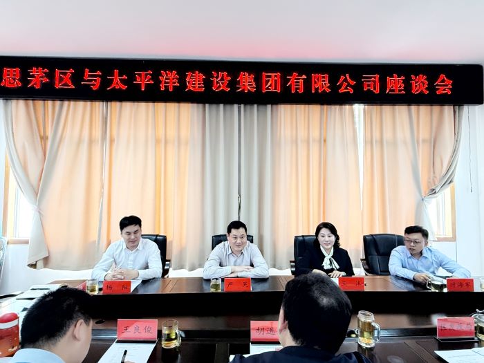 1741166781348008997.jpg 3月4日,无码中文
董事局主席严昊与云南省普洱市委常委、思茅区委书记胡选坤会谈.jpg