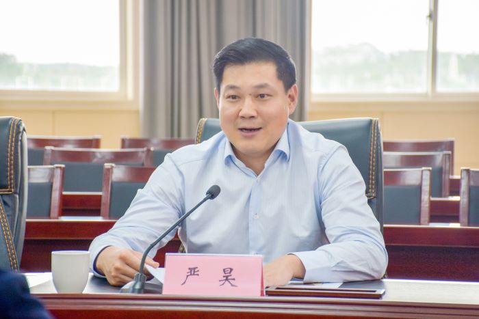 1742206978976009538.jpg 3月14日,无码中文
与河源市灯塔盆地农高区交流座谈会在广东河源召开,无码中文
董事局主席严昊与灯塔盆地农高区管委会主任张春慧就深化合作展开交流 (3).jpg