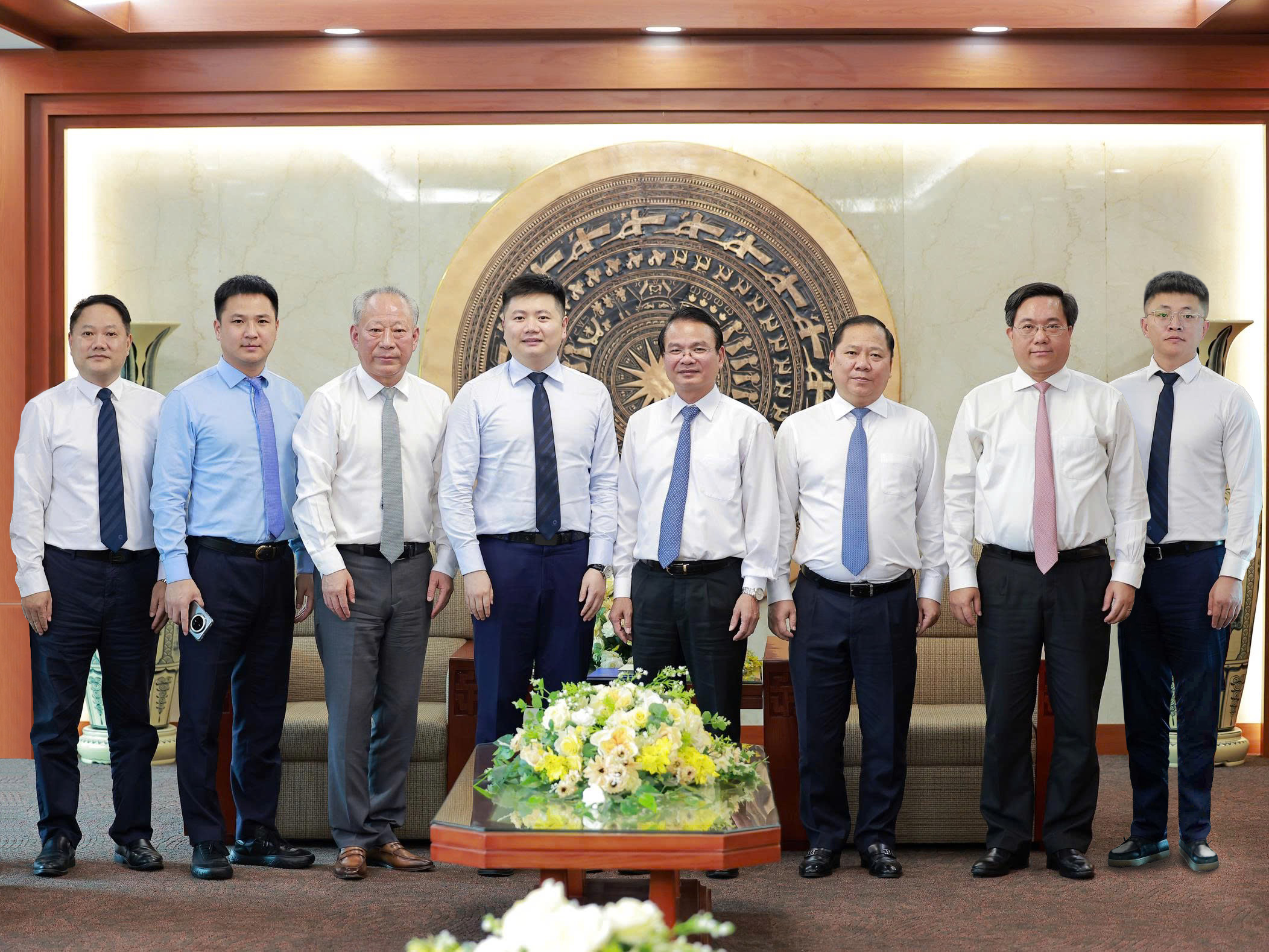 1757247176863786t7B1.jpg 20250724严介和理事长与越共中央委员会委员,富寿省委书记邓春峰会谈1.jpg